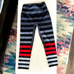 K-Deer striped cropped leggings. Small